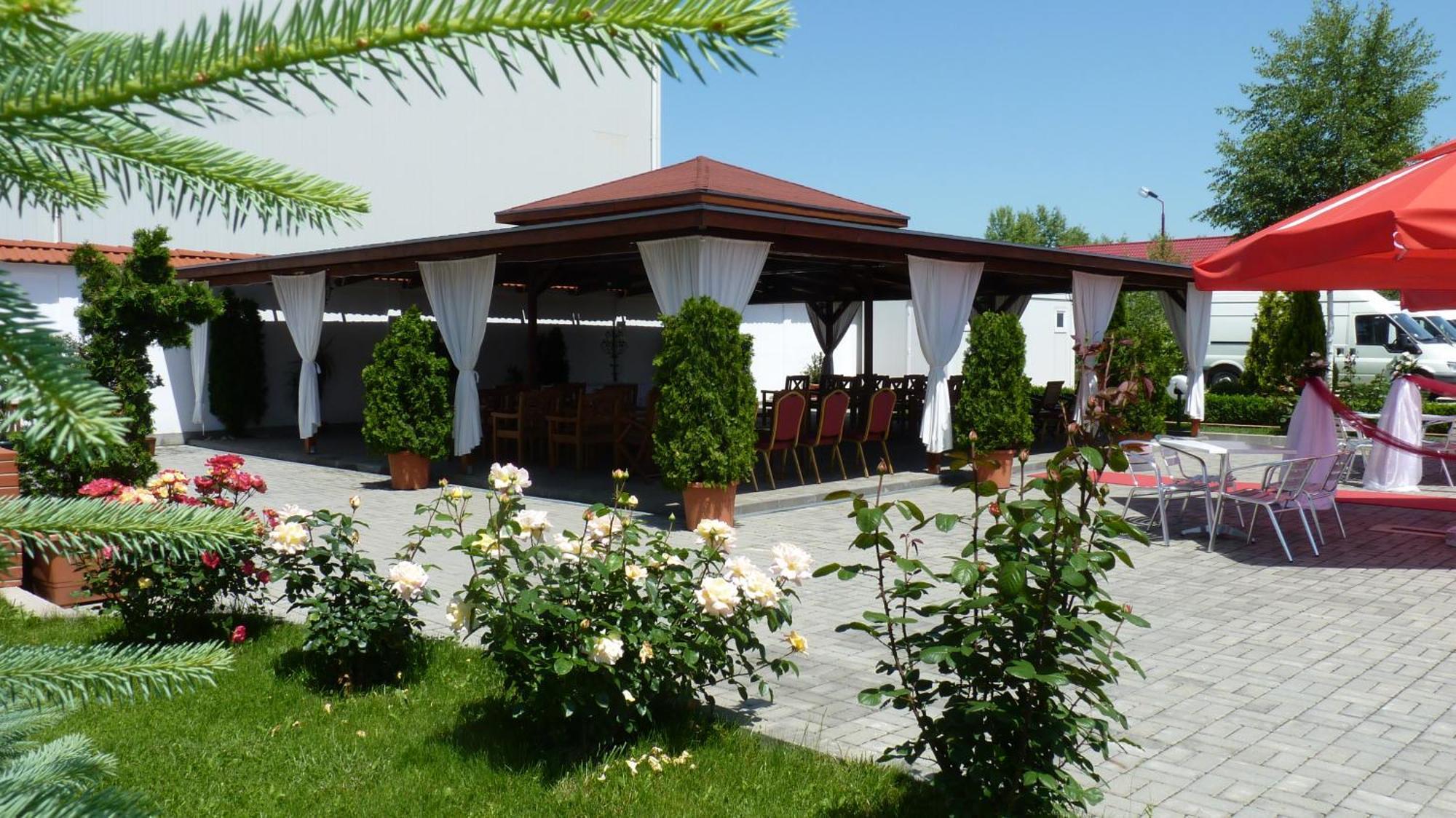 Garden Club Hotel