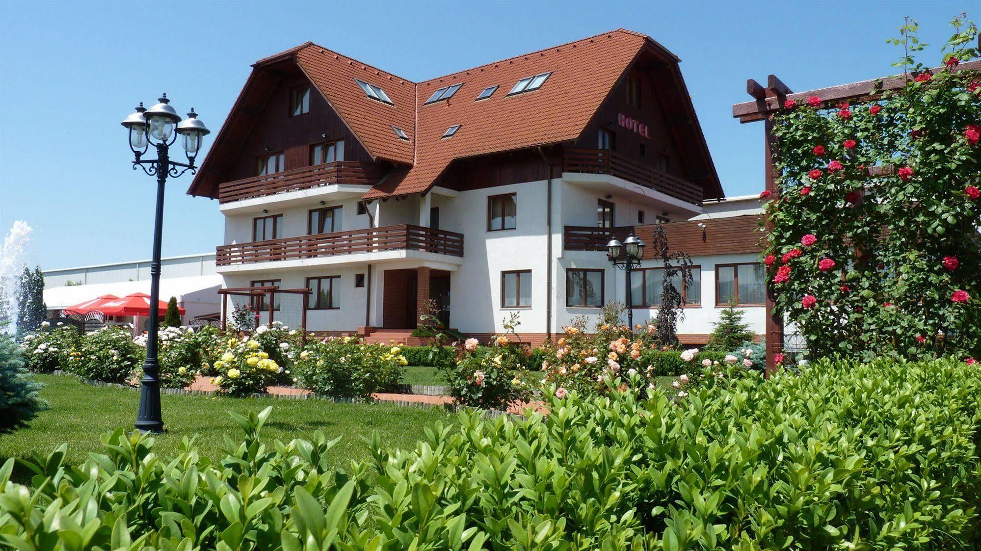 Garden Club Hotel 3*