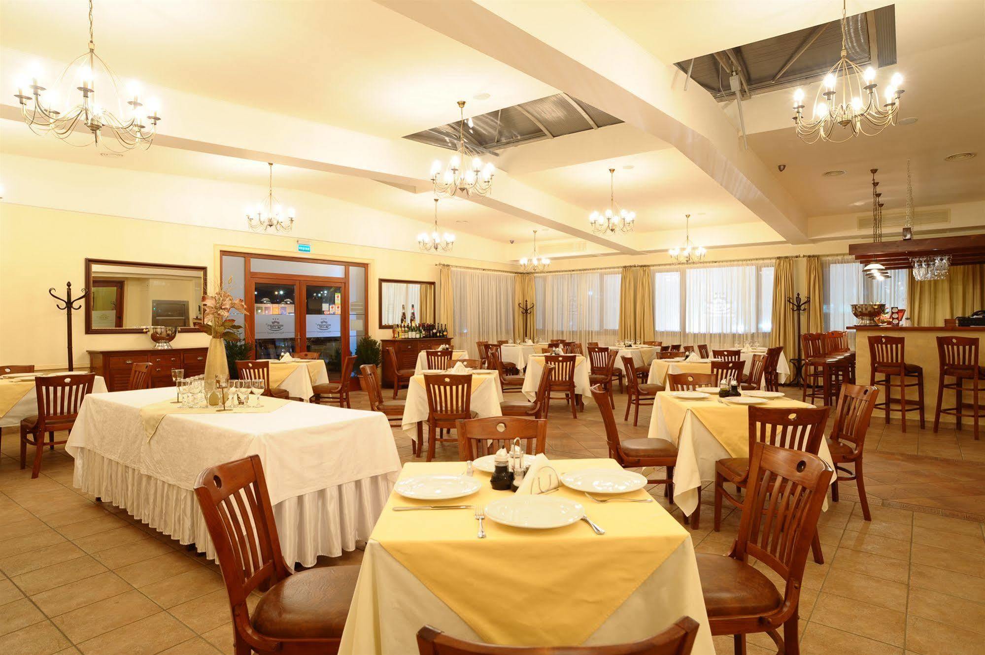 Hotel Garden Club Brașov